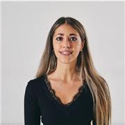 Sono una ballerina professionista e insegnante di danza classica e contemporanea, diplomata alla Iwanson international school of contemporary dance di Monaco di Baviera. Offro lezioni di danza classica e contemporanea per bambini e adulti in italiano e/o